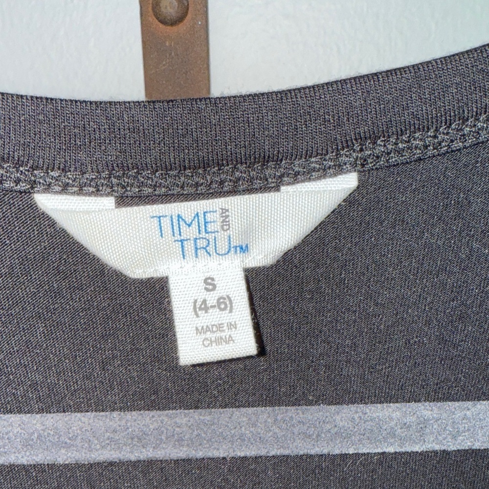 Time and Tru Black V-Neck Blouse - Picture 4 of 4